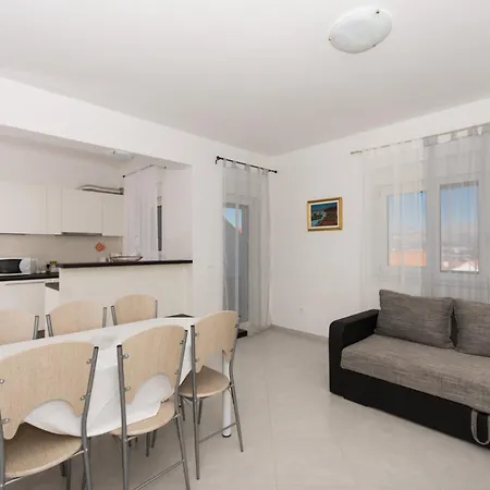 Toncica Трогір