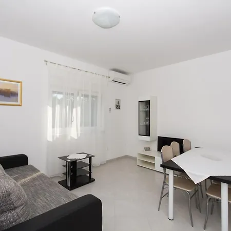 Toncica Трогір